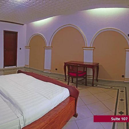 Hotel Le Majestic Douala Buitenkant foto