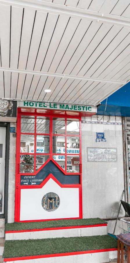 Hotel Le Majestic Douala Buitenkant foto