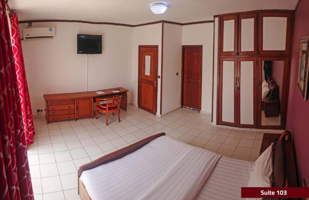 Hotel Le Majestic Douala Buitenkant foto