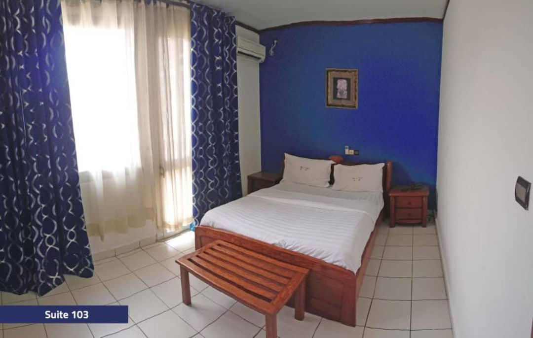 Hotel Le Majestic Douala Buitenkant foto